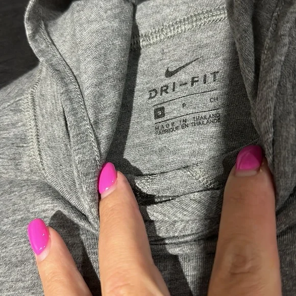 🩷🩶DRI-FIT NIKE HOODIE 🩷🩶 - Picture 3 of 3